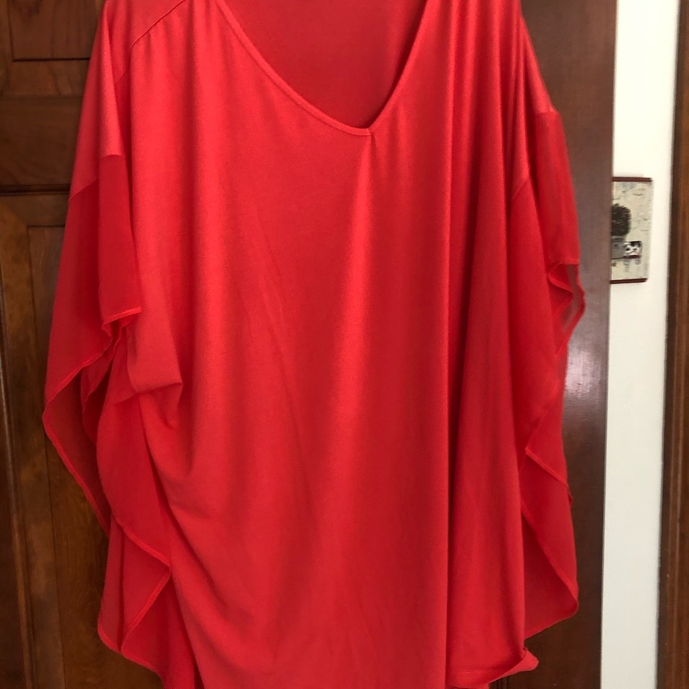 Beautiful flowing Joan Rivers Coral top